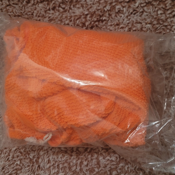 One Piece Swimsuit - Good American - Picture 6 of 7